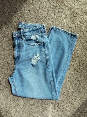 American Eagle Mom Straight Jean | 6 Short | Distressed